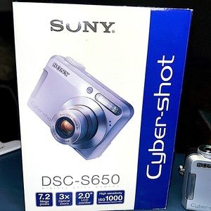 Vintage Sony Cyber- Shot DSC- S650 Compact Y2K Point And Shoot Camera 2000’s